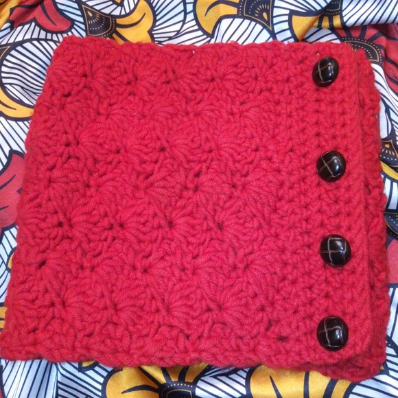 Hand Crafted Crocheted Textured Unisex Cowl in Red, One Size - Picture 6 of 6